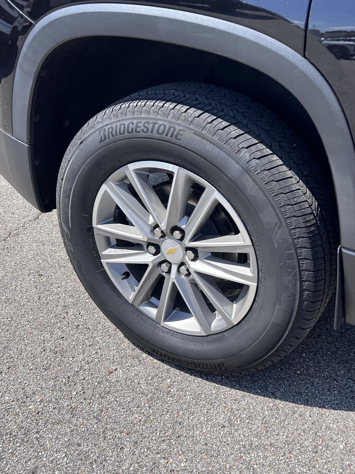 Used 2024 Chevrolet Traverse LT FWD image 39