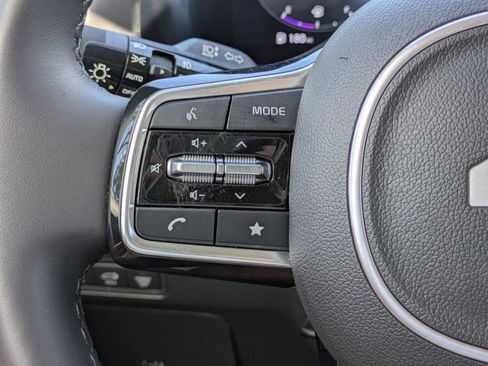 Certified 2023 Kia Carnival SX FWD image 23