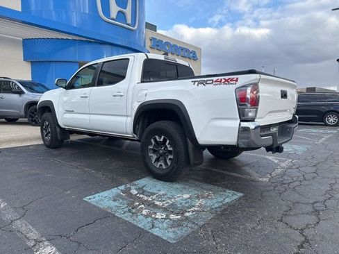 Used 2021 Toyota Tacoma TRD Off-Road image 2