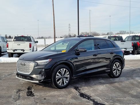 Used 2023 Audi Q4 e-tron Premium Plus image 8