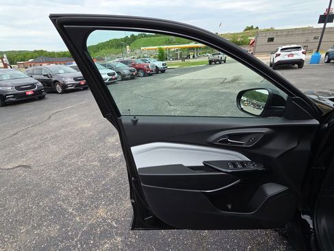 New 2026 Chevrolet Trax LT w/ Sunroof Package FWD image 12