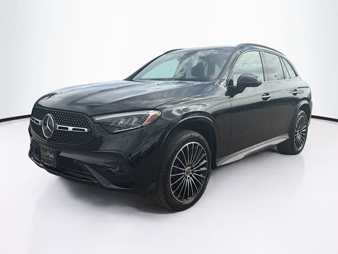 Used 2025 Mercedes-Benz GLC 300 4MATIC w/ AMG Line image 3