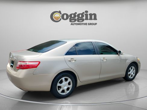 Used 2009 Toyota Camry SE FWD image 5