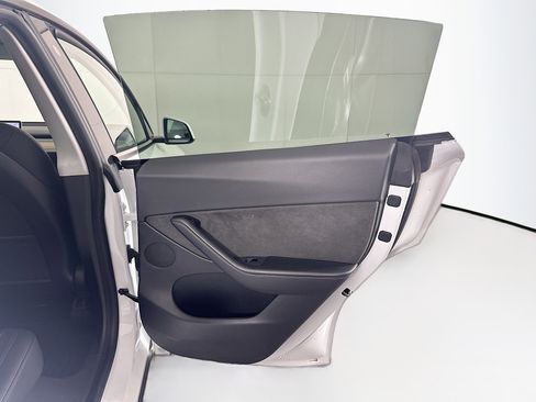 Used 2021 Tesla Model Y Long Range image 29