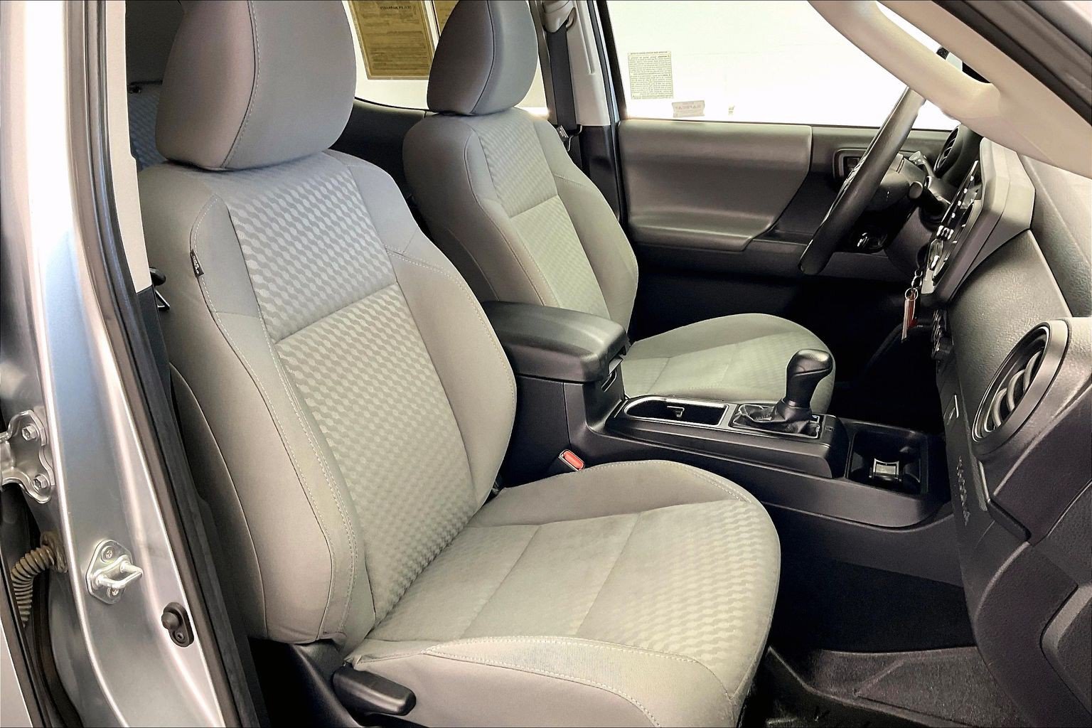 Used 2022 Toyota Tacoma SR w/ SR Convenience Package RWD image 6