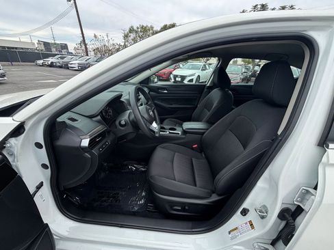 Used 2025 Nissan Altima 2.5 SV image 27