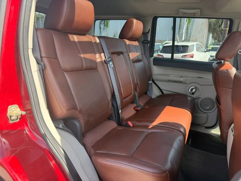 Used 2006 Jeep Commander Limited AWD/4WD image 12