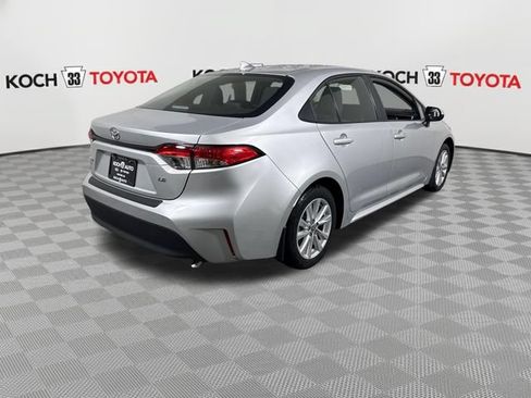 Used 2025 Toyota Corolla LE w/ LE Premium Package FWD image 8