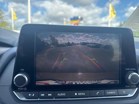 Used 2024 Nissan Rogue SV image 37