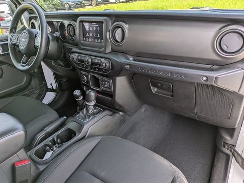 Used 2022 Jeep Wrangler Sport AWD/4WD image 10