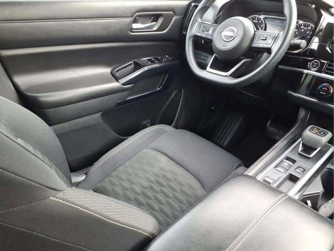 Used 2022 Nissan Pathfinder S FWD image 11