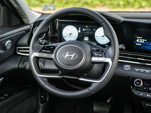 New 2026 Hyundai Elantra Limited FWD image 15