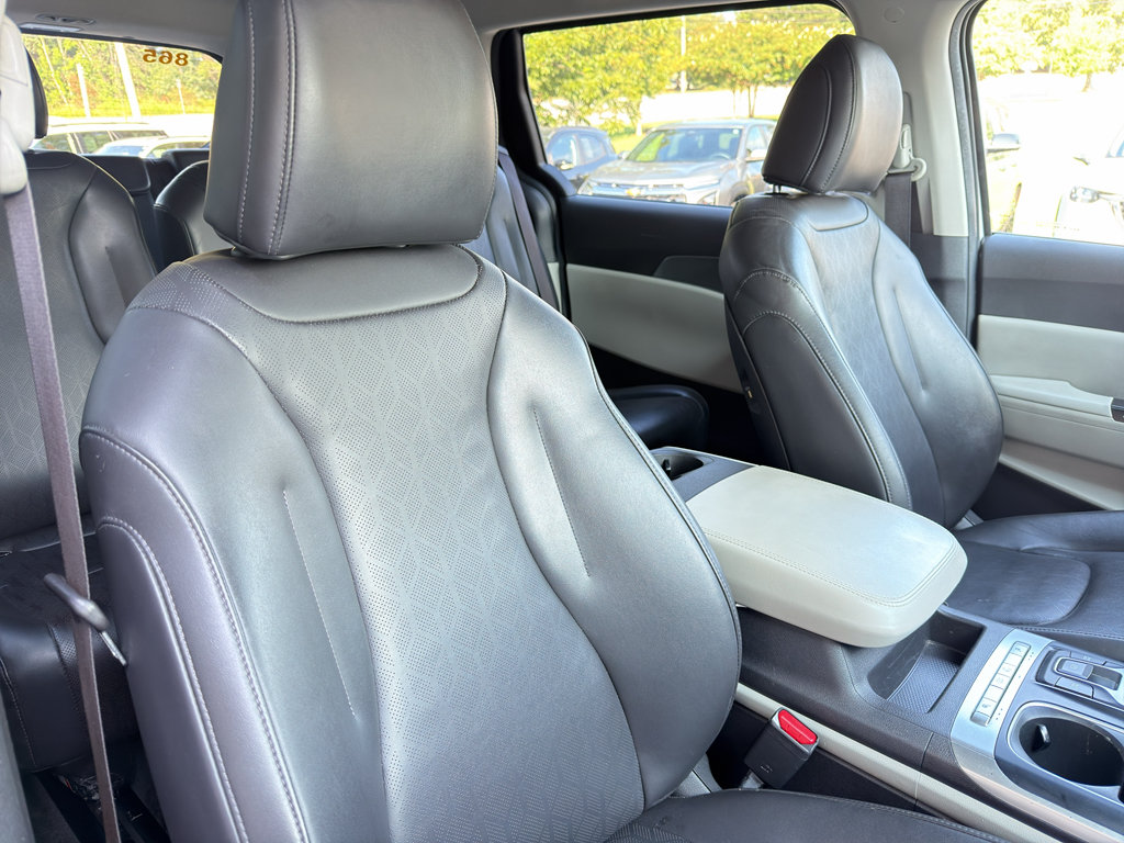 Used 2023 Kia Carnival LX FWD image 24