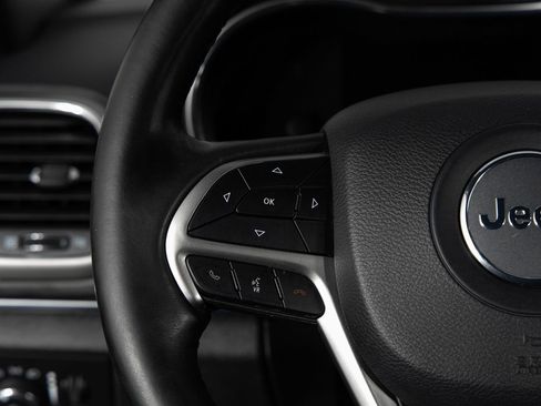 Used 2021 Jeep Grand Cherokee Limited image 31