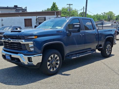 Used 2024 Chevrolet Silverado 3500 LT w/ All Star Edition AWD/4WD image 2