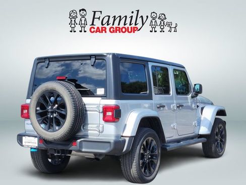 Used 2023 Jeep Wrangler Unlimited Sahara w/ Cold Weather Group AWD/4WD image 4