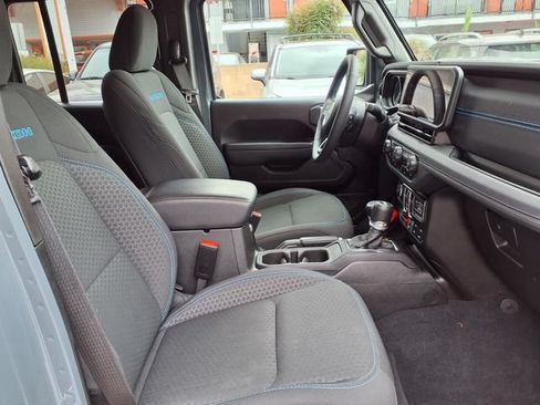Used 2025 Jeep Wrangler Unlimited Rubicon 4xe w/ Convenience Group AWD/4WD image 26