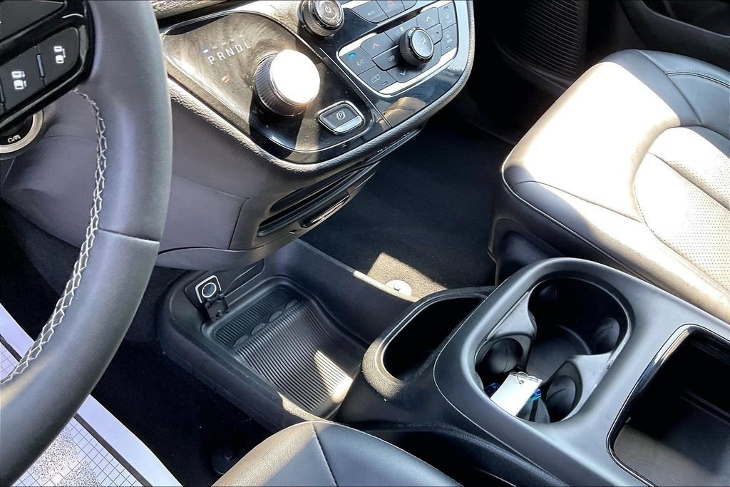 Used 2024 Chrysler Pacifica Limited FWD image 21