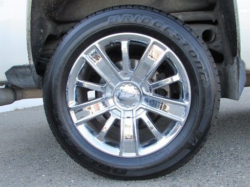 Used 2014 Chevrolet Silverado 1500 High Country w/ High Country Premium Package AWD/4WD image 35