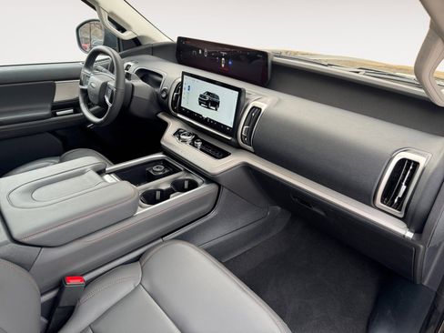 Used 2025 Ford Expedition Max Active image 15