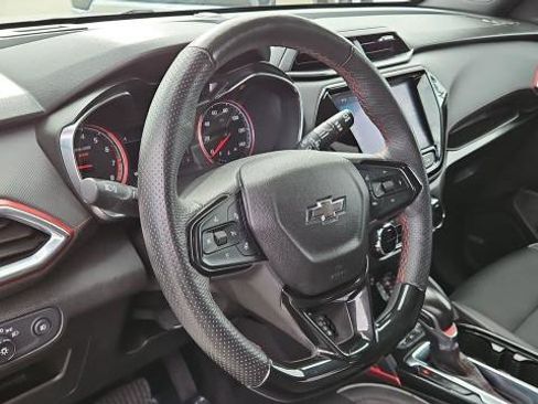 Used 2022 Chevrolet TrailBlazer RS w/ Sun and Liftgate Package FWD image 11
