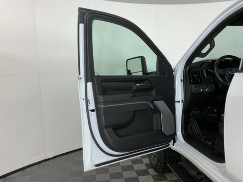 Used 2024 GMC Sierra 2500 AT4X image 16