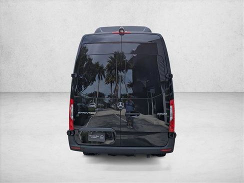 Used 2025 Mercedes-Benz Sprinter 2500 image 7