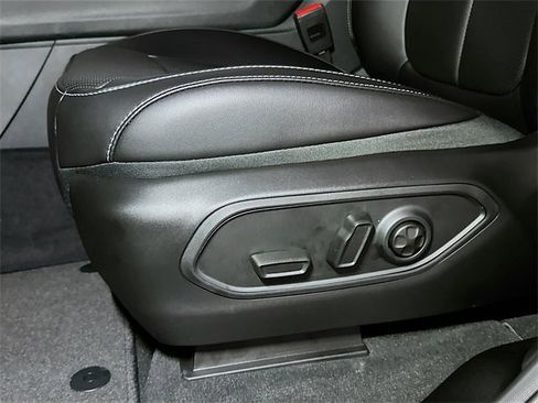 New 2025 Jeep Grand Cherokee Limited w/ Luxury Tech Group II image 13