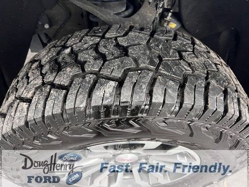 Used 2023 GMC Sierra 1500 AT4 w/ Technology Package image 18