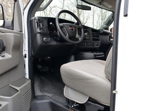 Used 2017 GMC Savana 2500 image 16