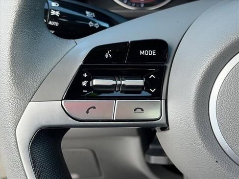 Used 2023 Hyundai Elantra SEL image 16