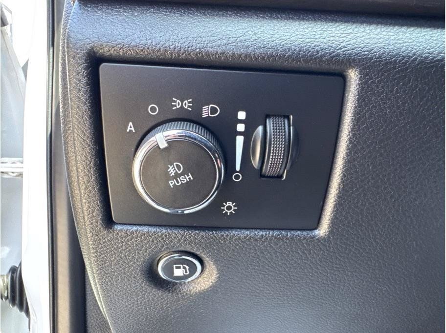 Used 2017 Jeep Grand Cherokee Altitude RWD image 36