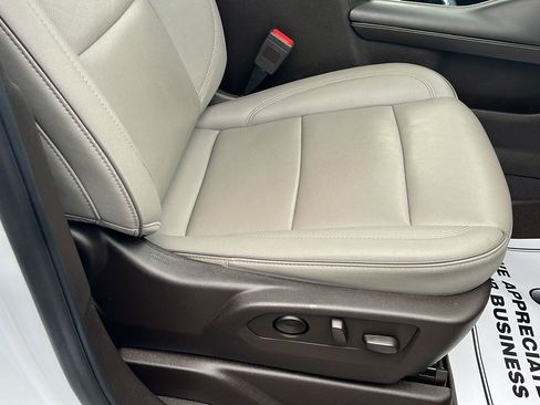 Used 2023 GMC Yukon XL SLT w/ SLT Luxury Package image 34