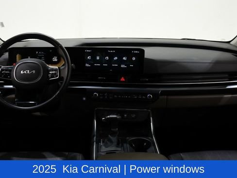 Used 2025 Kia Carnival FWD image 8