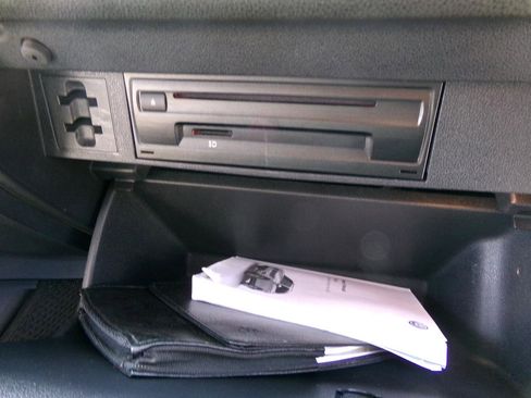 Used 2018 Volkswagen Tiguan SE image 27