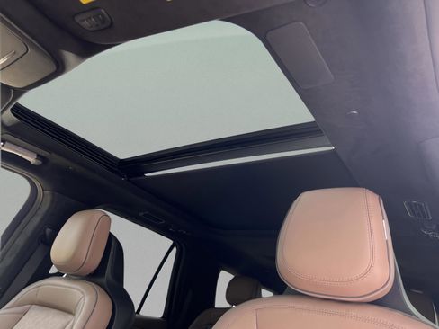 New 2026 Lincoln Navigator L Black Label AWD/4WD image 19