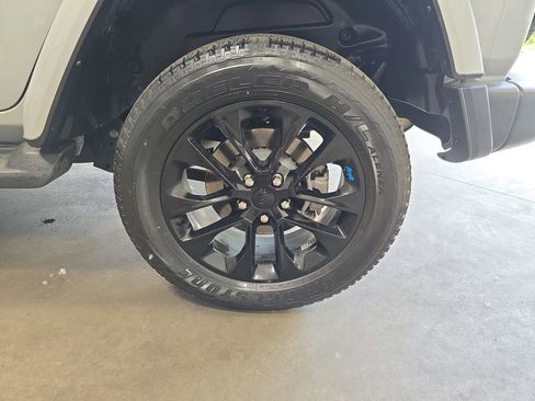 Used 2023 Jeep Wrangler Unlimited Sahara w/ Cold Weather Group AWD/4WD image 36
