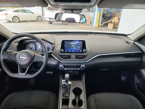 Used 2025 Nissan Altima 2.5 S FWD image 17