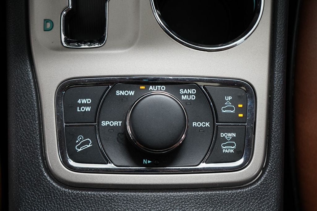 Used 2013 Jeep Grand Cherokee Overland w/ Advance Technology Group AWD/4WD image 26