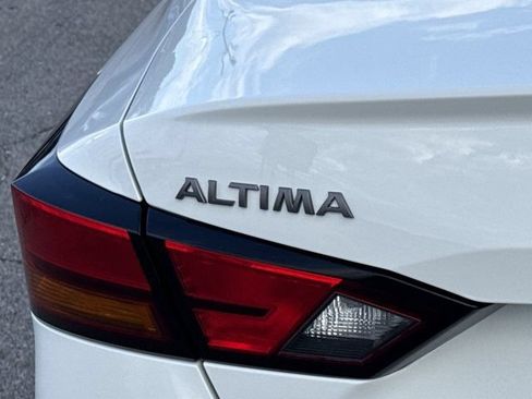 Used 2024 Nissan Altima 2.5 SR FWD image 8