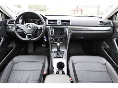 Used 2016 Volkswagen Passat 1.8T SE image 9