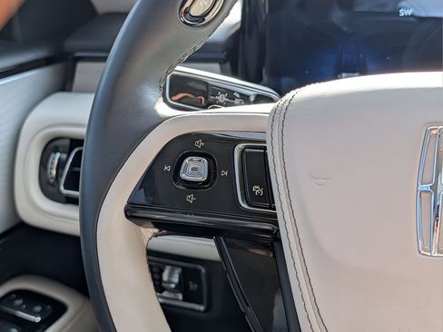 Used 2025 Lincoln Aviator Reserve w/ Luxury Package image 19