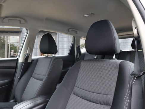 Used 2018 Nissan Rogue S AWD/4WD image 19