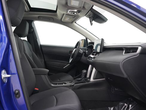 Used 2025 Toyota Corolla Cross LE w/ Moonroof Package AWD/4WD image 12