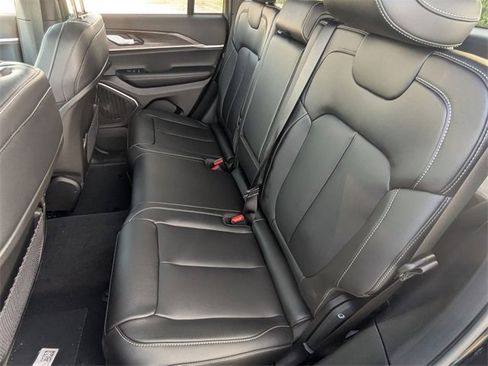 New 2025 Jeep Grand Cherokee Limited image 19