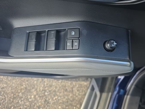 Used 2023 Toyota Highlander XLE image 27