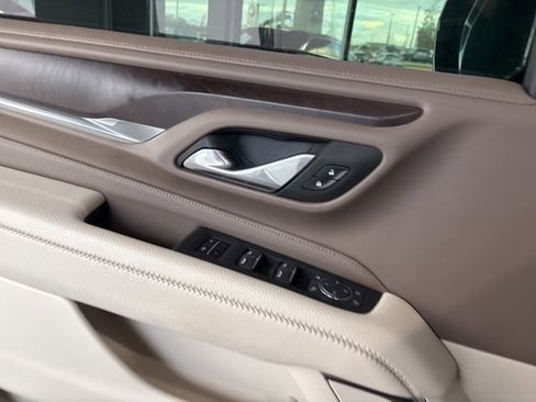 Used 2024 GMC Yukon XL Denali w/ Denali Reserve Package image 8