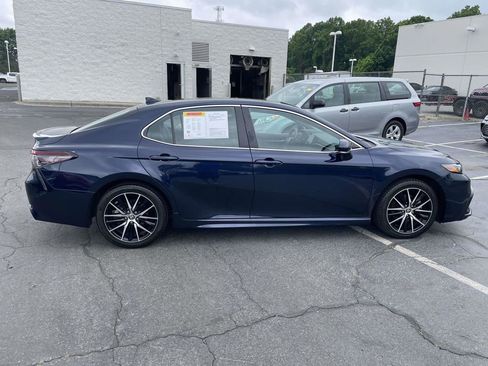 Used 2022 Toyota Camry SE w/ Convenience Package FWD image 12