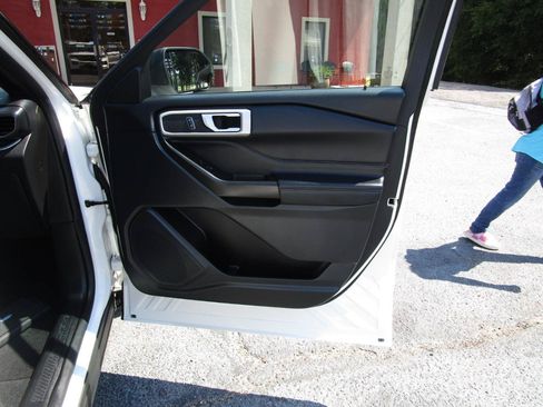 Used 2020 Ford Explorer XLT w/ Equipment Group 202A RWD image 33