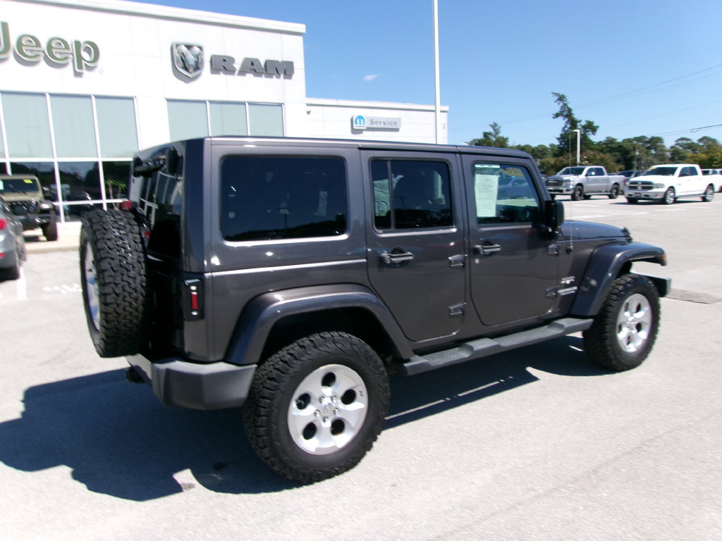 Used 2016 Jeep Wrangler Unlimited Sahara w/ Max Tow Package AWD/4WD image 3